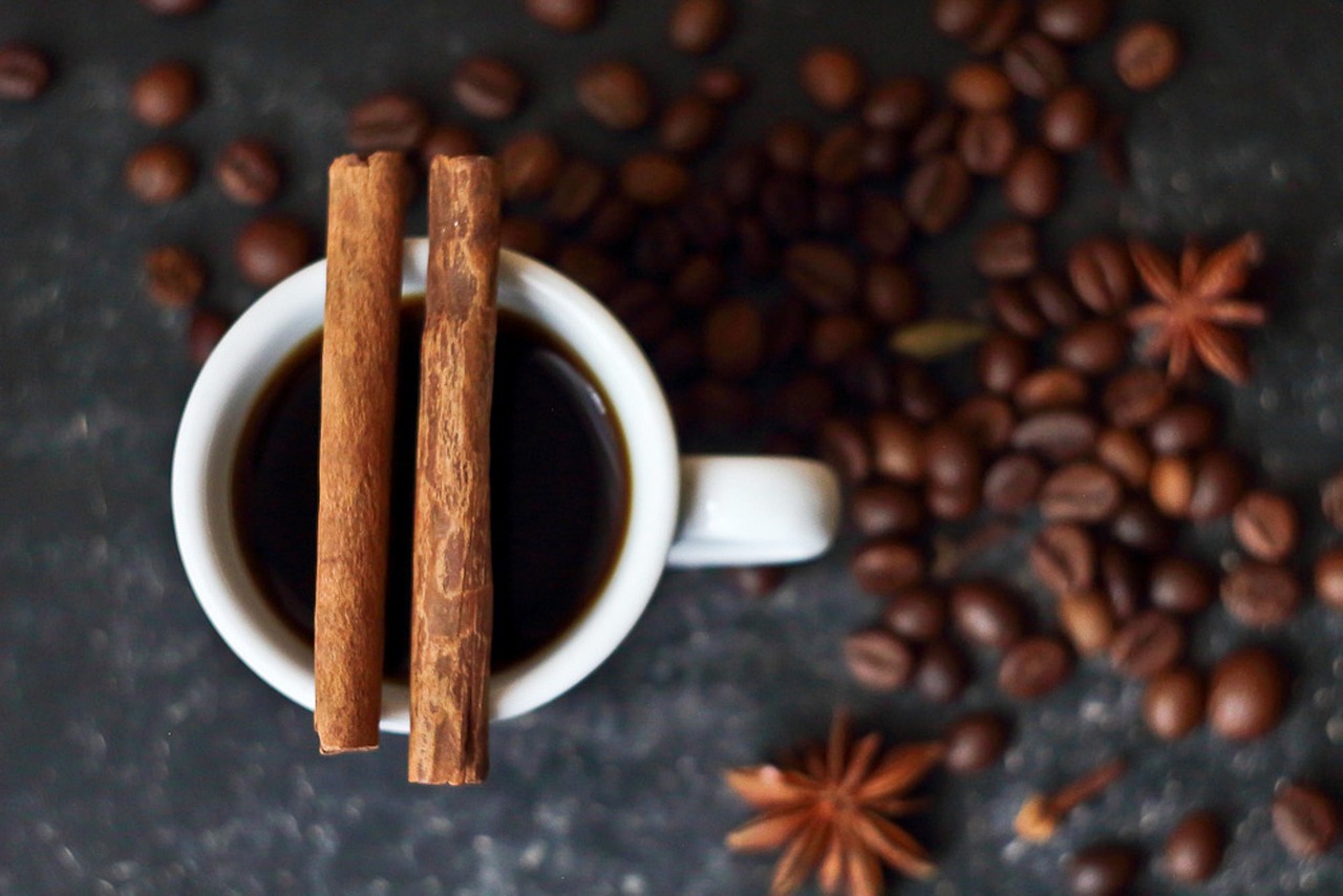 Alba grade Cinnamon Ceylon Cinnamon Alba best cinnamon from Sri Lanka with coffee