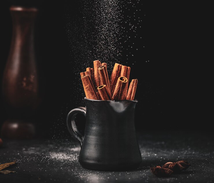 Alba Cinnamon Sticks in Black Cup